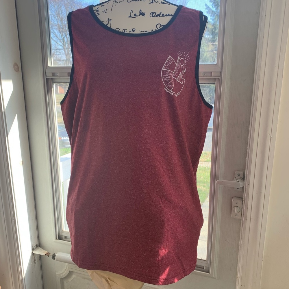 🎽☀️🌅😎Men’s Tanktop Burgundy w/Black Trim Size XL😎🌅☀️🎽Soft Material🎽